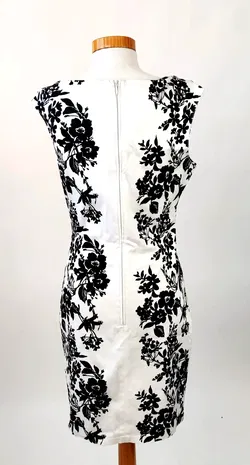 Damenkleid weiß mit schwarzen Blumen - Gr. 38  - Bild 2