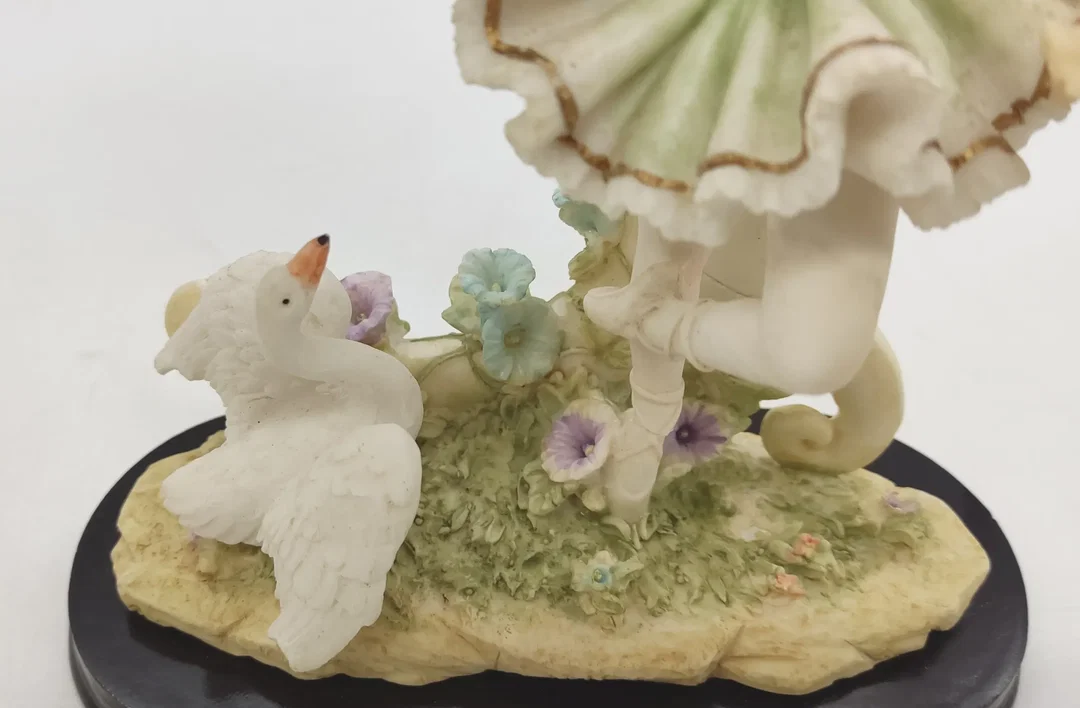 Tischuhr Ballerina mit Schwan Alabaster-Guß – Bild 4