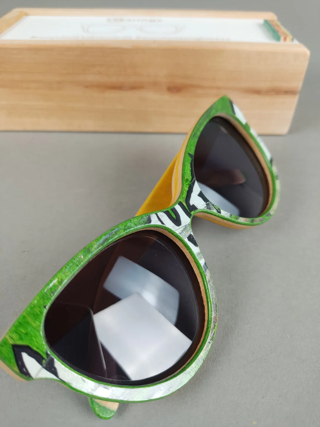 SK8RINGS - Sonnebrille aus recycelten Skateboards – Bild 2