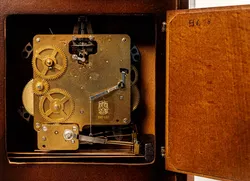 Kaminuhr Stocker mit Hermle 340-020 Uhrwerk - Bild 2