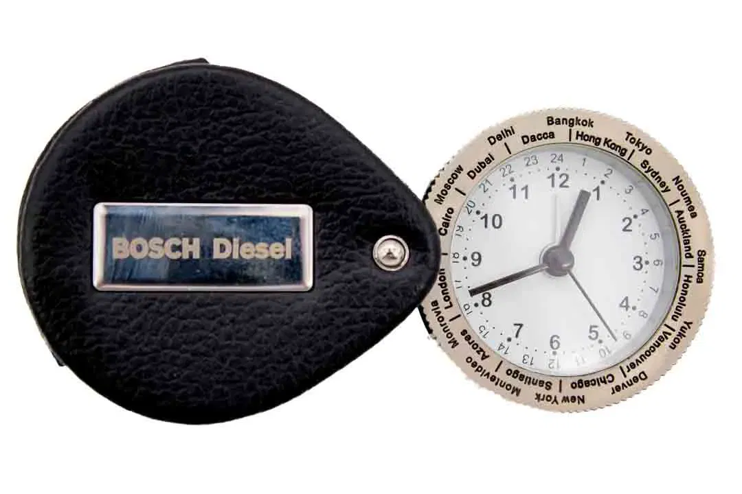BOSCH Diesel Reisewecker „Lens“ – Retro Alarm Clock mit Weltzeitring - Bild 1