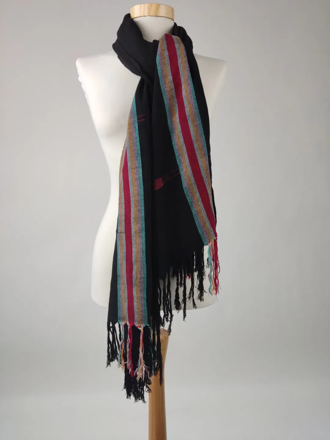 Damenschal schwarz, mehrfärbig längsgestreift - 186 x 55 - Bild 1