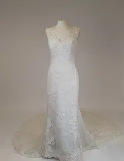 Pronovias Barcelona Brautkleid mit Schleppe - D36 / 100% Polyester - Bild 1
