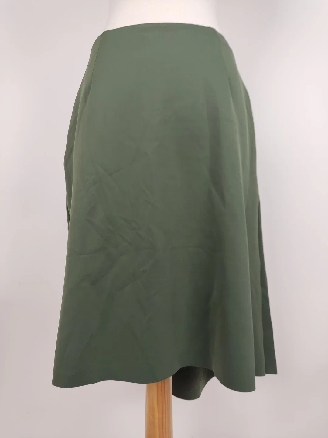 AlphaTauri Midirock, Größe M / 38, asymmetrisch, Bundweite 70 cm Länge 53 bis 71 cm, Stoff Polyester – Bild 4