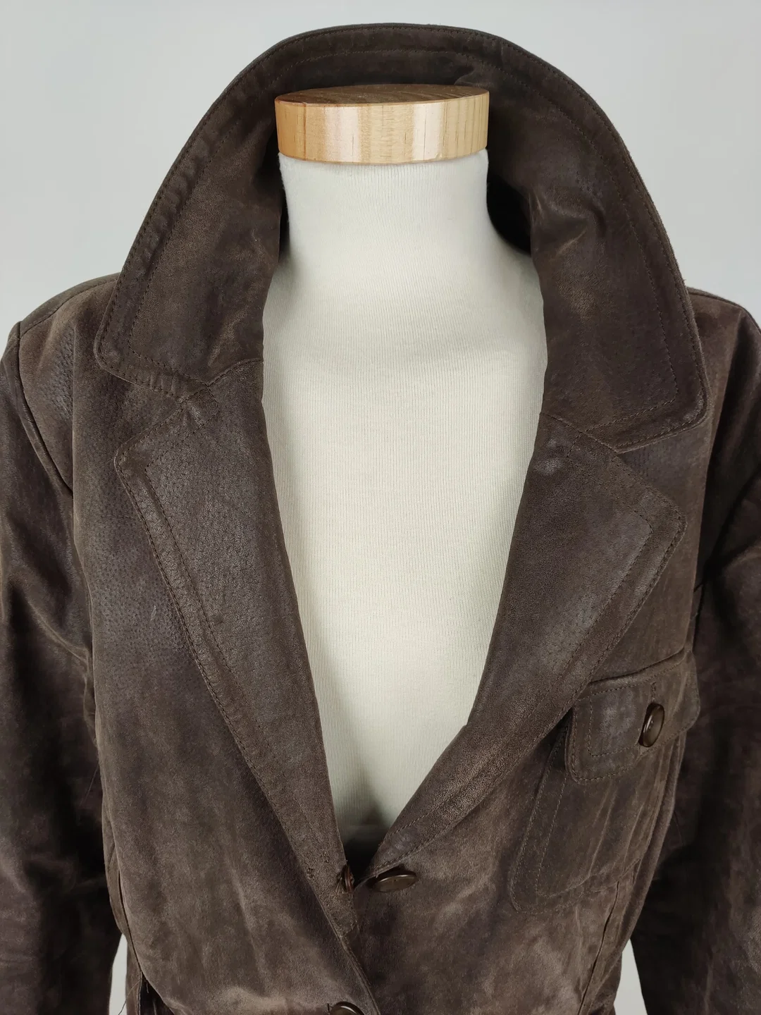Echtlederjacke "Yessica"langarm mit Kragen, dunkelbraun mit Taschen und Gürtel, Größe 46 – Bild 2