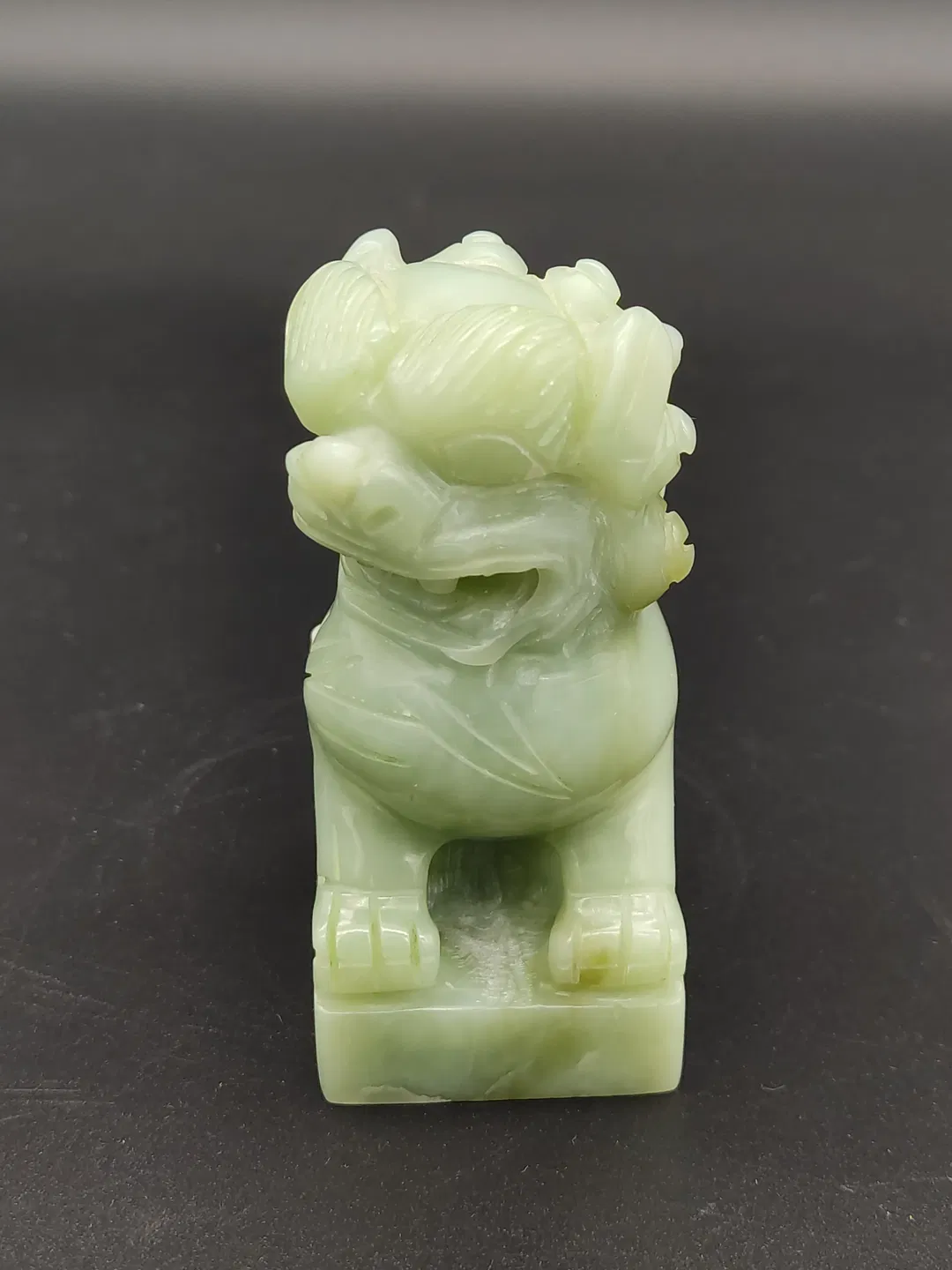 Chinesische Wächterlöwen-Figur aus Jade - Bild 1