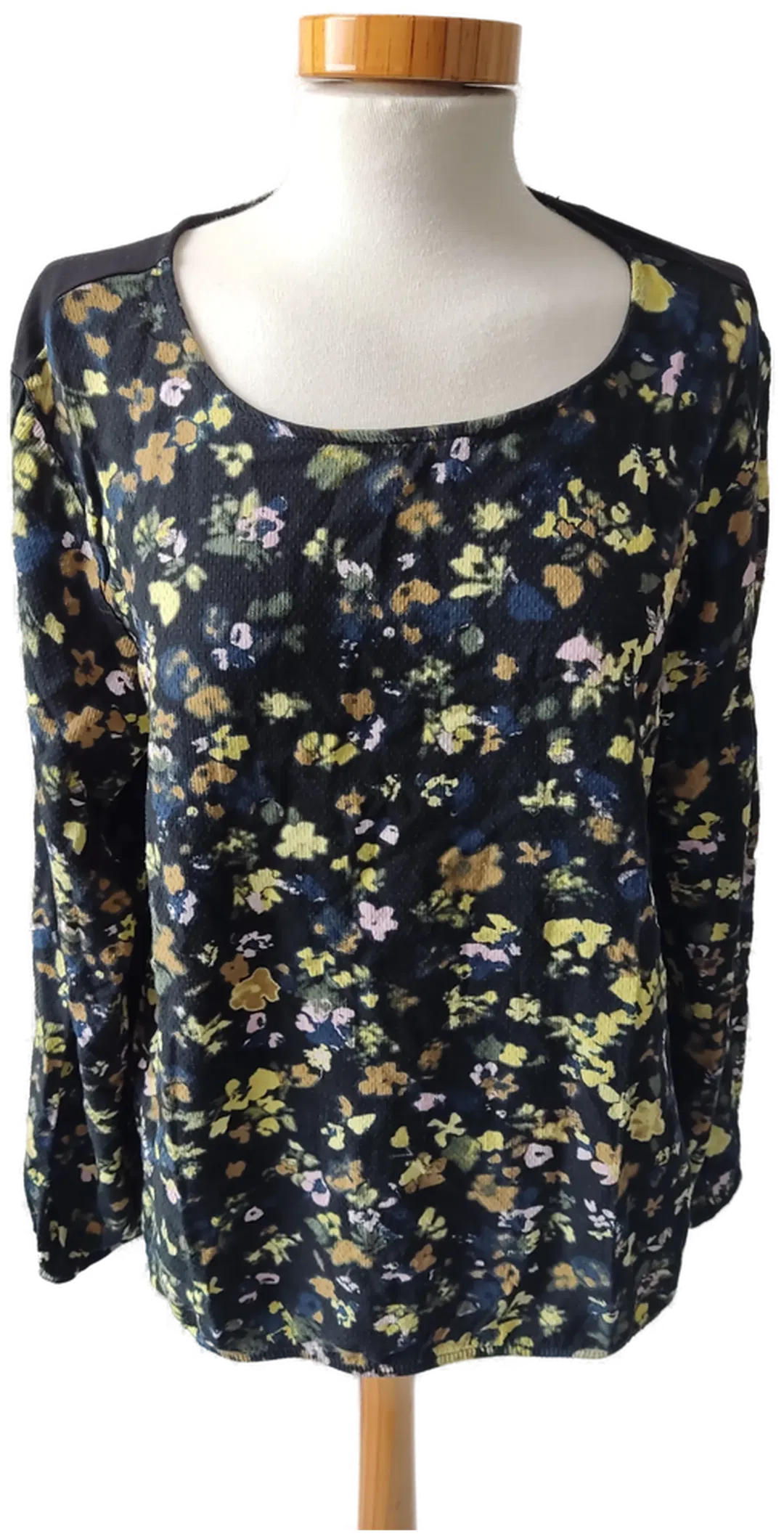 s.Oliver Damen Langarmshirt - schwarz mit gelben Blumenmuster - Gr. 40 - Bild 1