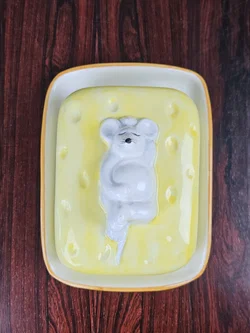 Keramik-Butterdose mit Maus auf Käse