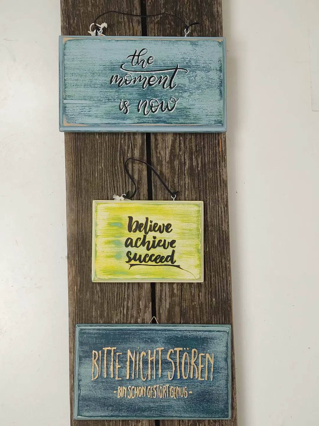 Handgefertigte Upcycling-Holzschilder mit inspirierenden Sprüchen - Bild 4