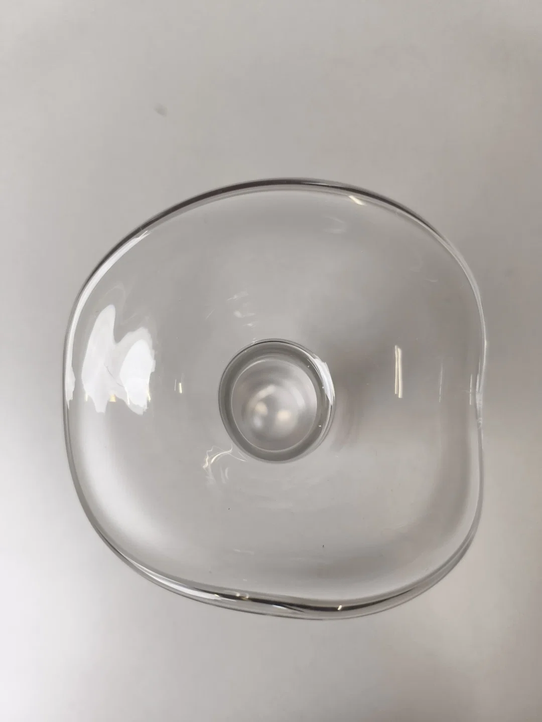 Kerzenhalter aus Glas mit geschwungenem, organischem Design – Bild 2