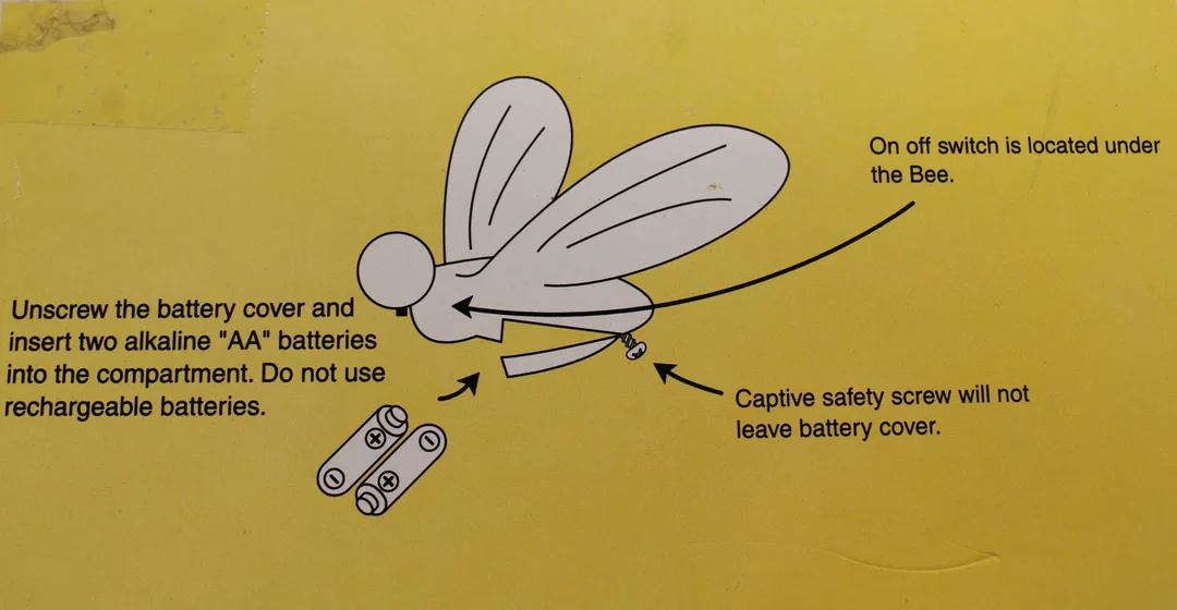 Flying Bee – Batteriebetriebene Fliegende Biene, Originalverpackt, ab 4 Jahren – Bild 4