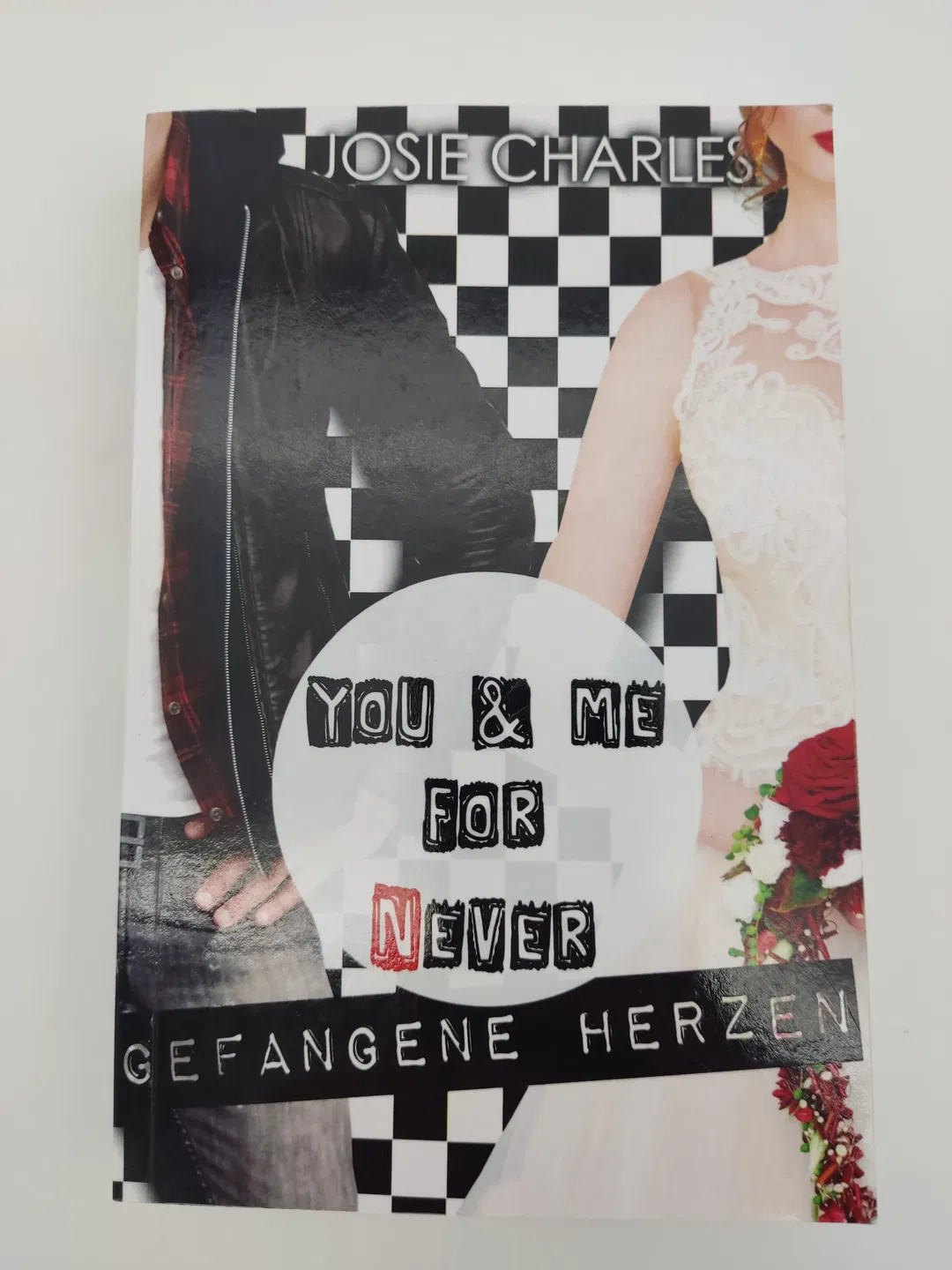 You and Me for (n)ever - Gefangene Herzen - Josie Charles - Bild 2