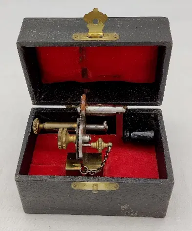 Antike Bügelfräsmaschine - Uhrmacherwerkzeug - Bild 1