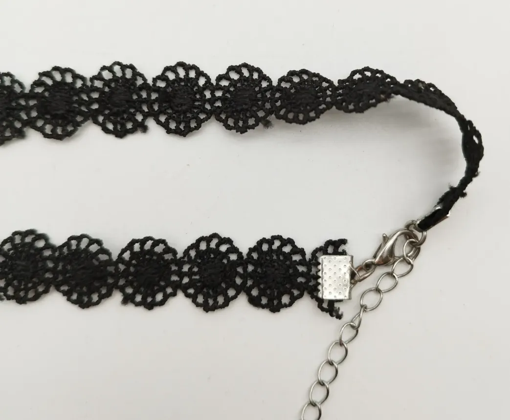 Choker-Halskette aus Blumenmuster Spitz – Bild 2