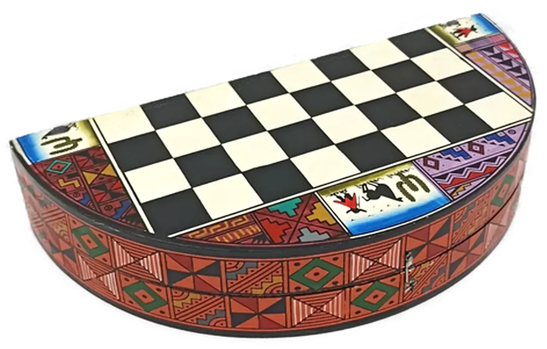 Schachspiel aus Peru handbemalt: Inka gegen Spanier – Klappbares Holzbrett - Bild 4