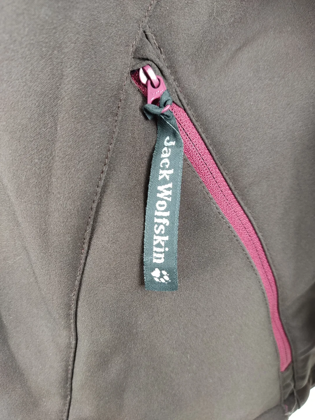 Jacke "Jack Wolfskin Outdoor", langarm mit Stehkragen, dunkelbraun mit Stickerei, Größe XL  – Bild 4