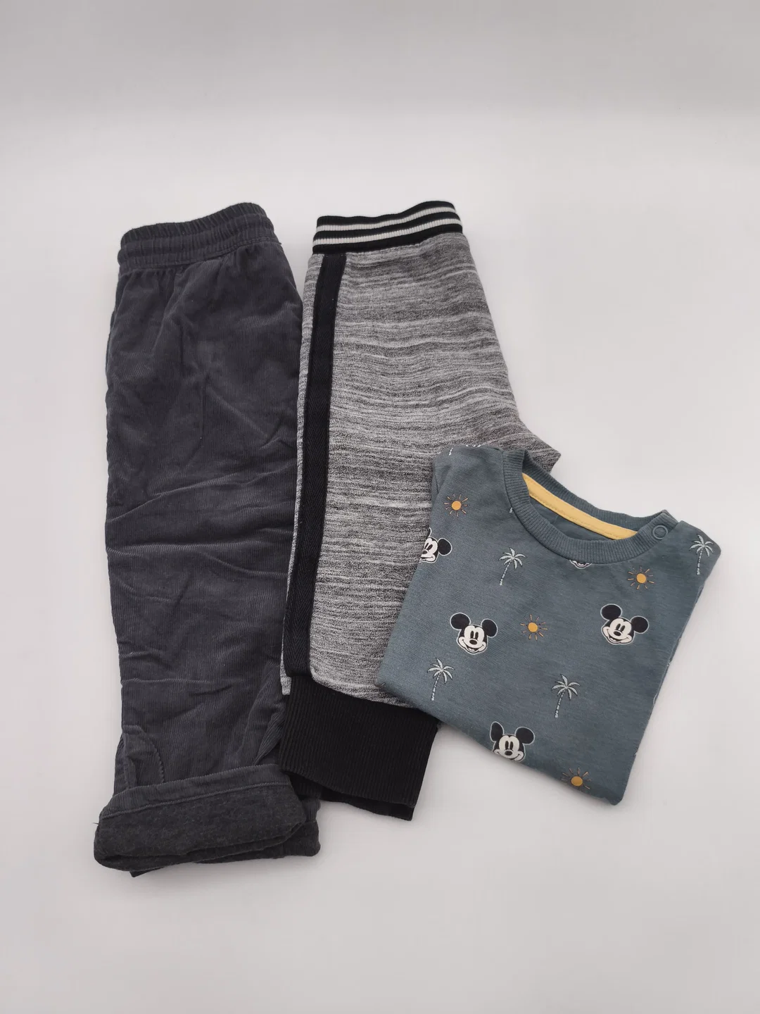 3 tlg. Set, Junge, Shirt "Mickey Mouse", 2x Hosen, Gr. 80/86 – Bild 1