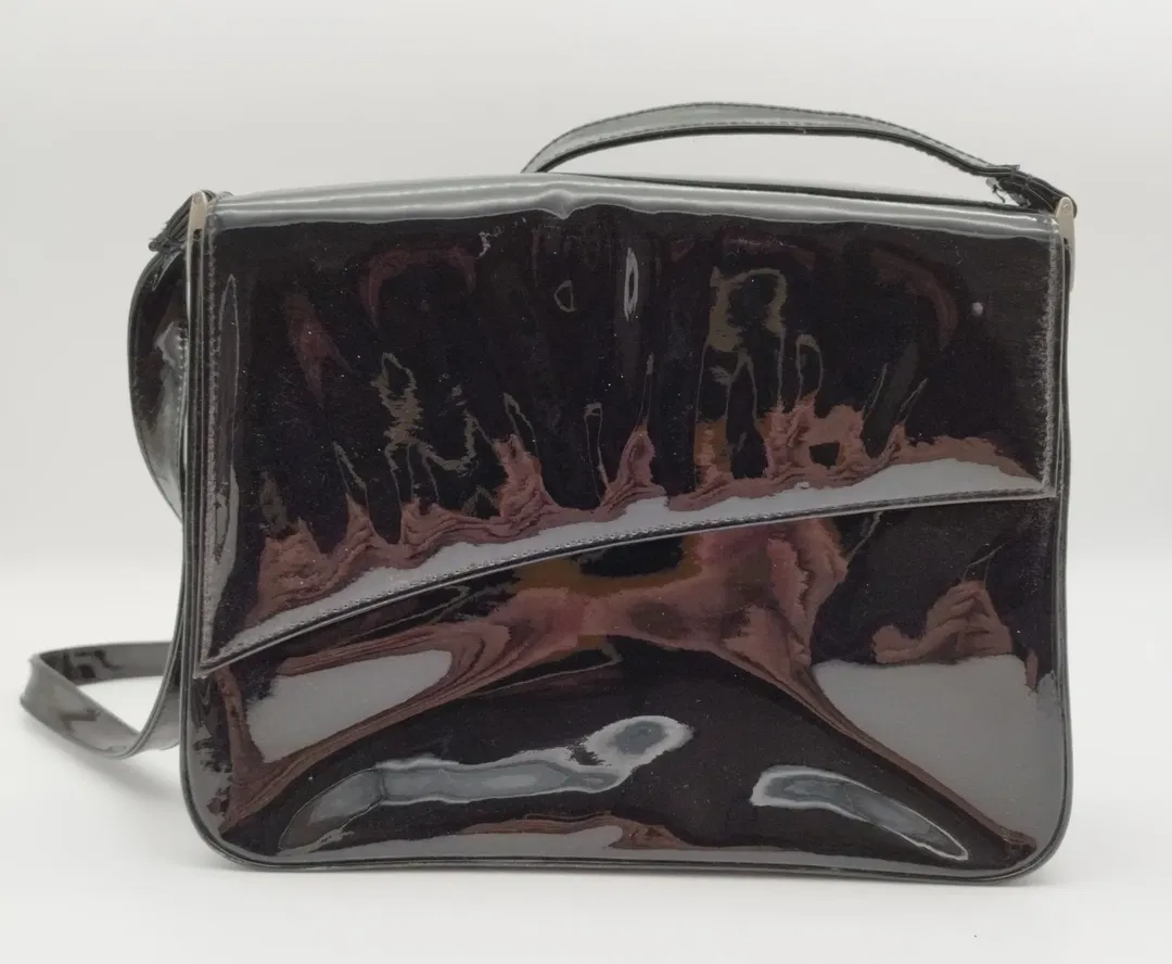 Moderne Handtasche im Glossy Look - Bild 1