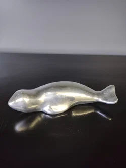 Hoselton-Skulptur Robbe Modell 995, poliertes Aluminium, Länge 15 cm