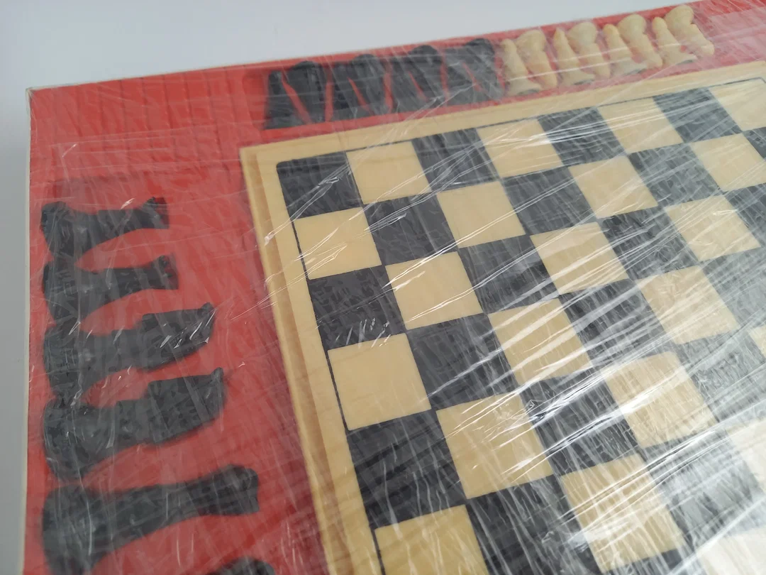 Dame und Schach – Bild 3