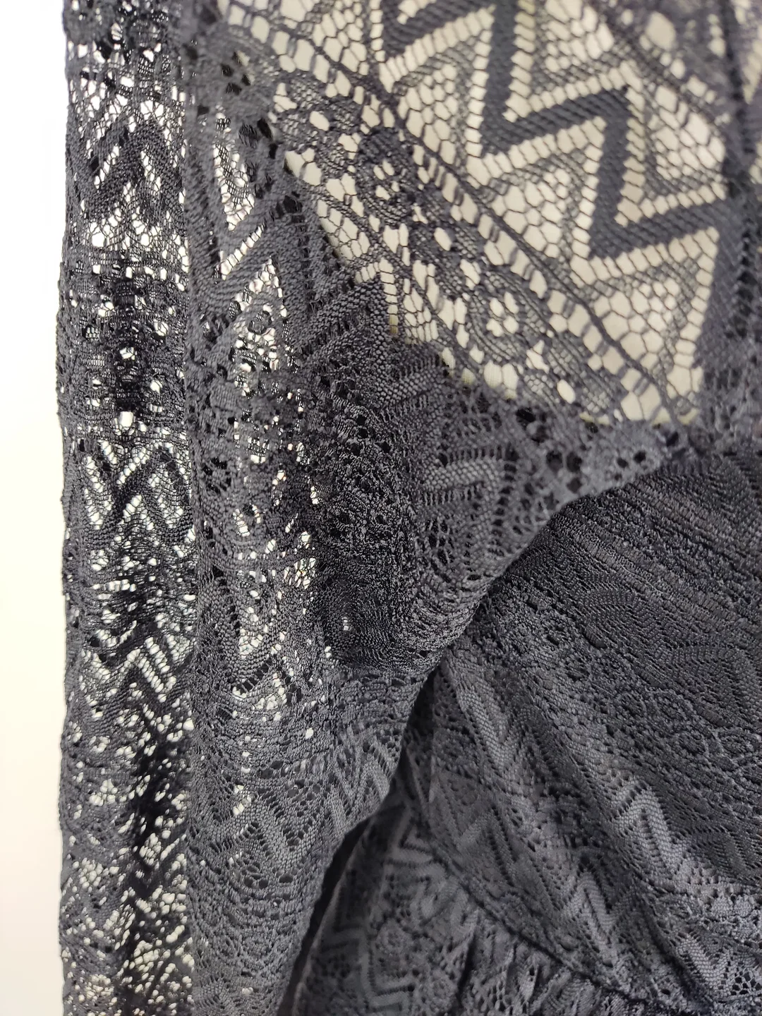 Kleid "here&there" langarm mit Rundhalsausschnitt, schwarz mit Spitze, Größe 158/164 – Bild 4