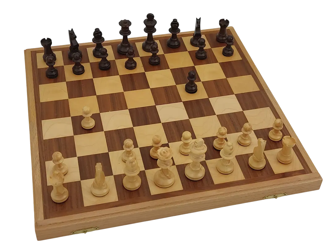Schachspiel aus Holz - 35 x 35 cm  - Bild 4