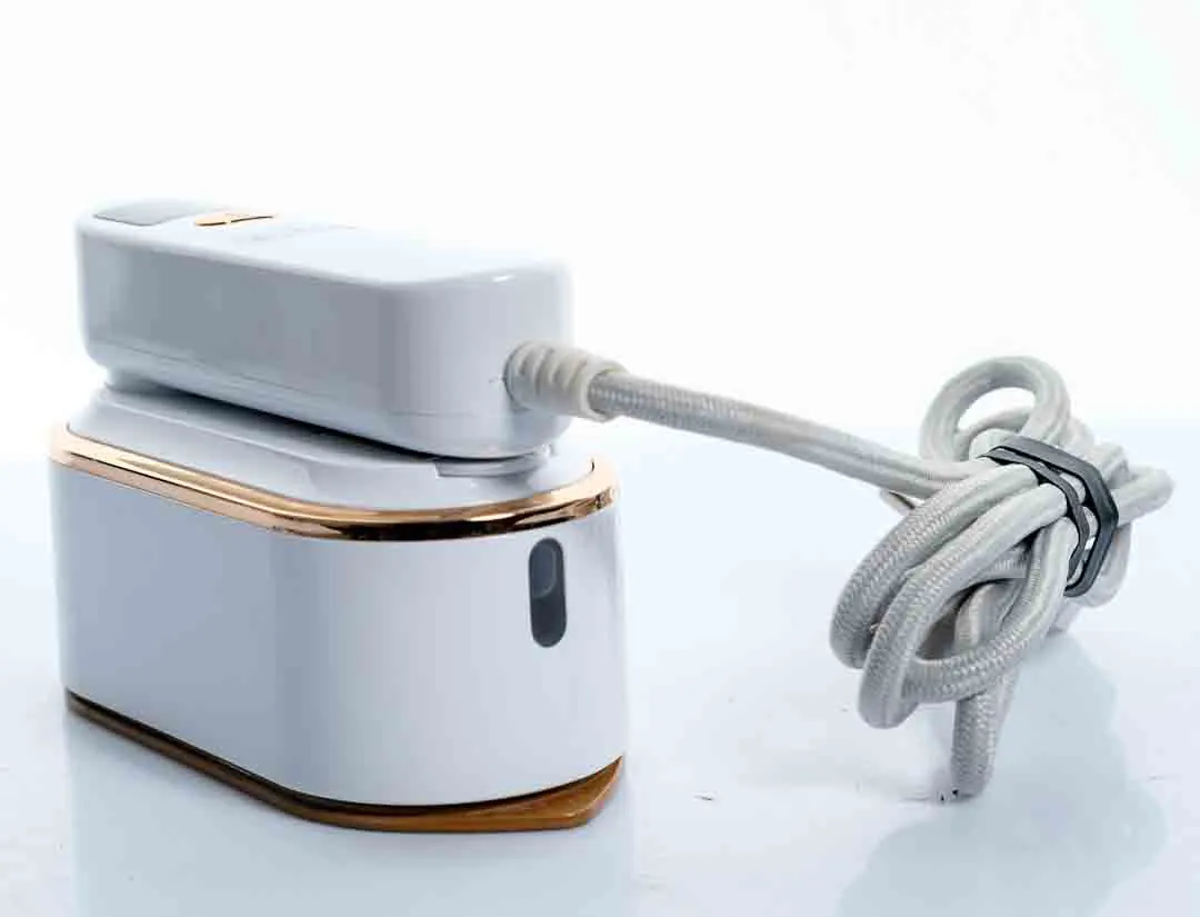 Reise-Dampfbügeleisen kompakt, klappbar, 230V – ideal für unterwegs – Bild 5