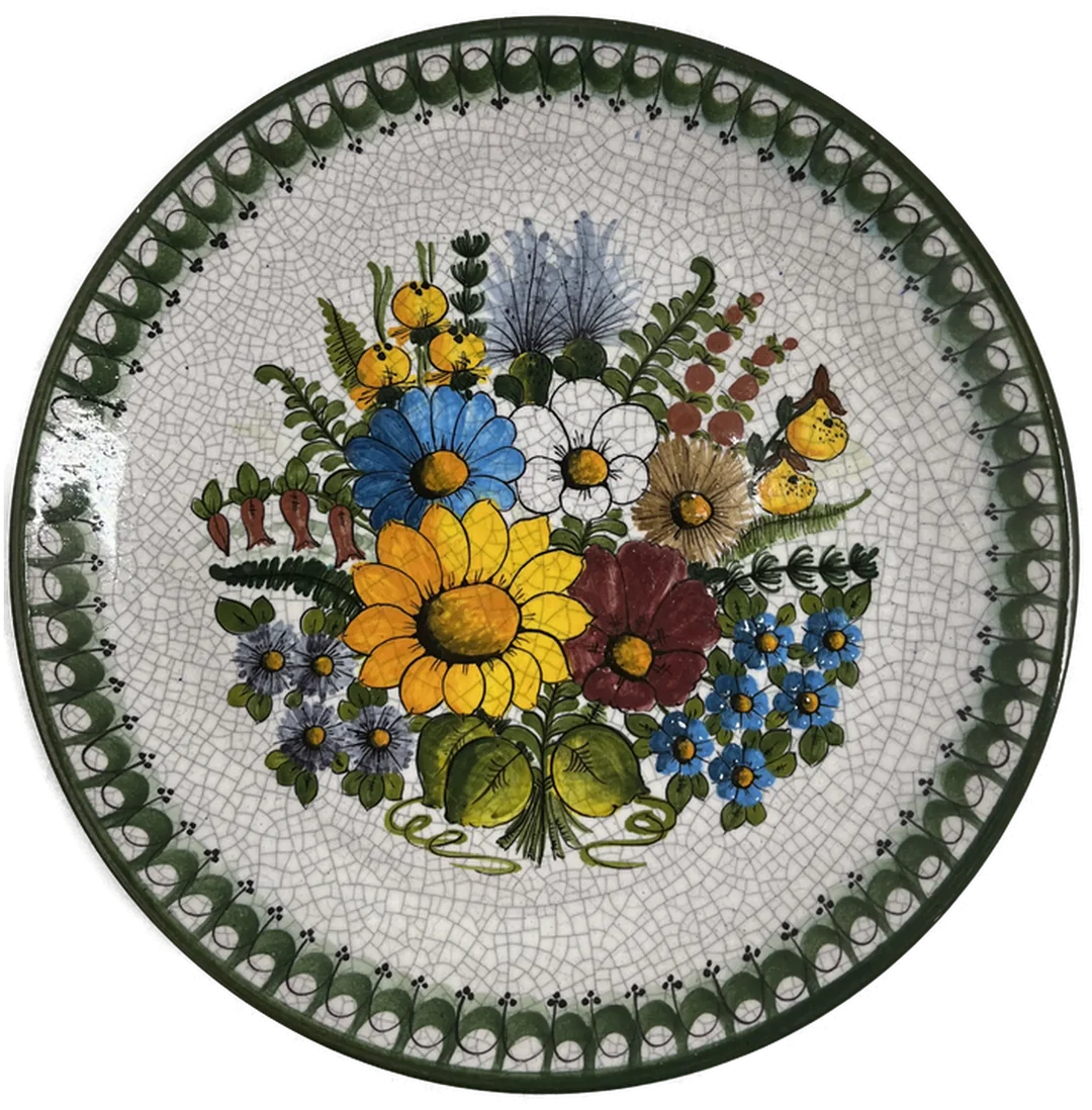 Handgefertigter grüner Wandteller aus Gmunden - Blumenmotiv - 30 cm - Vintage 1981 - Bild 1