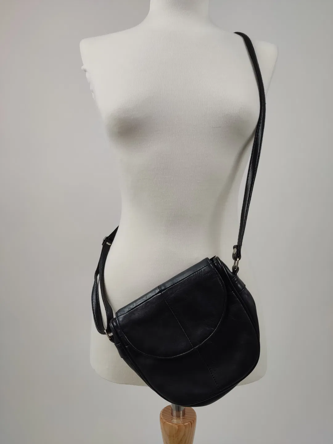 Rinaldo Damenhandtasche Magnetdrücker - Bild 1