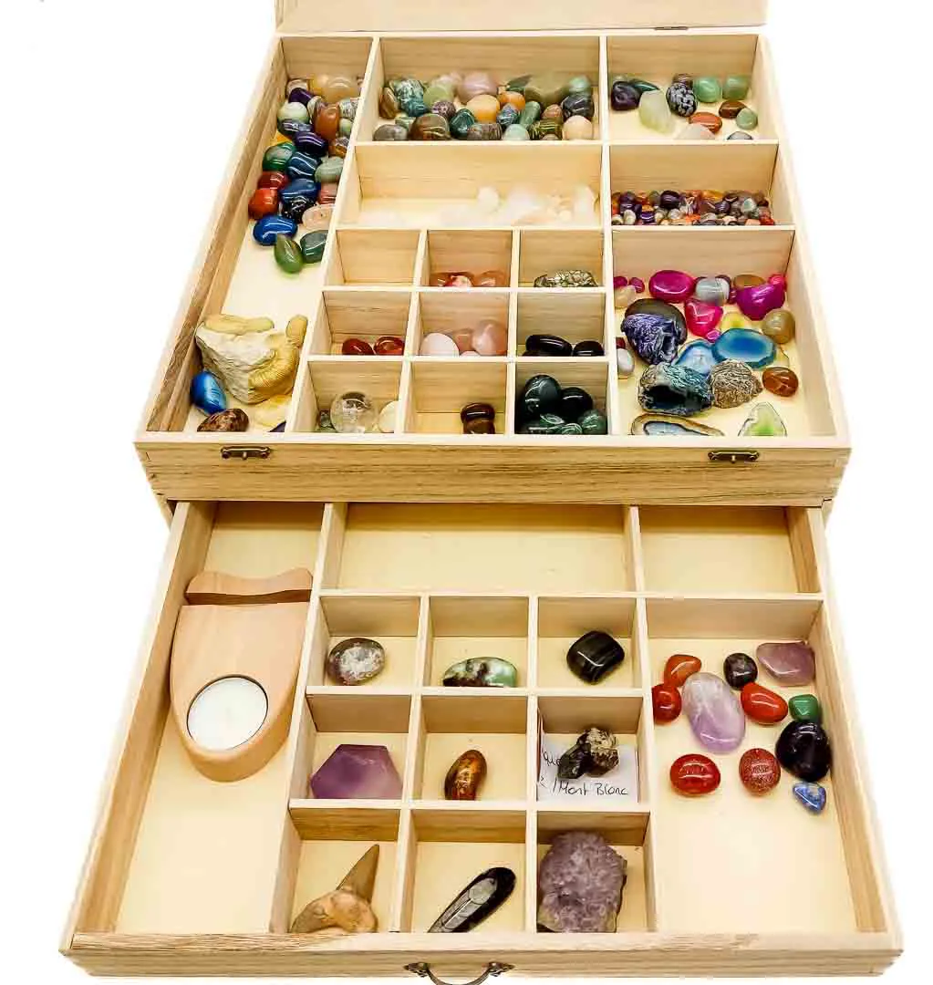 Setzkasten mit Halbedelsteinen, Steinen und 2 Fossilien - Bild 4