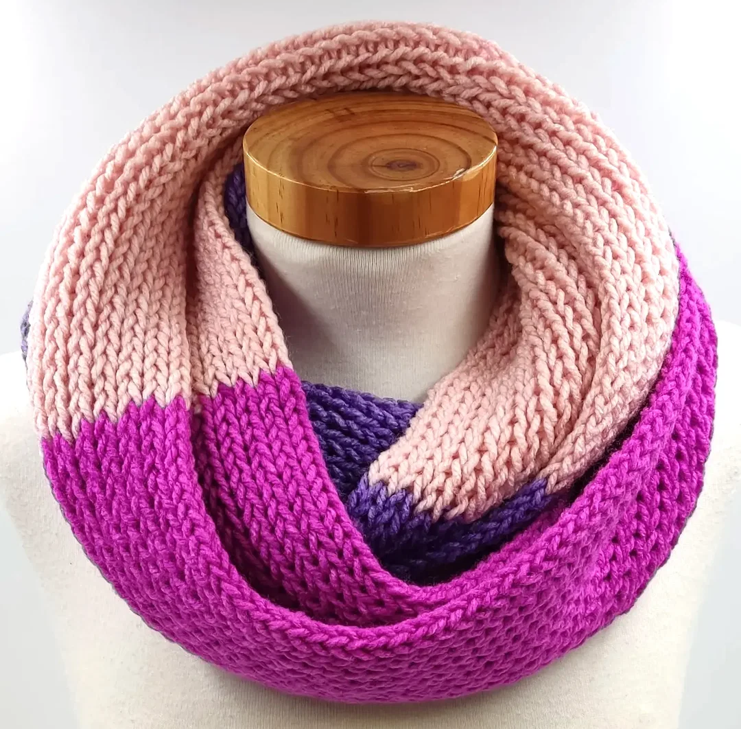Handgestrickter Loop Schal – Bild 1