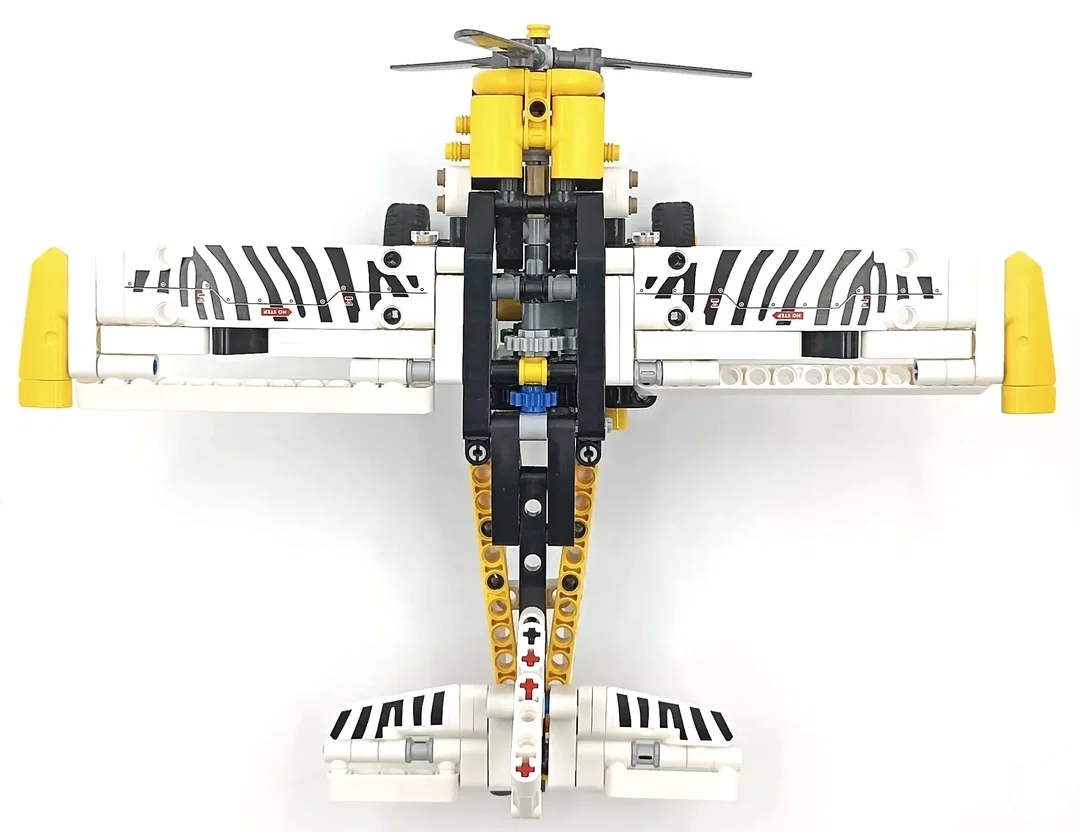 LEGO Technic Propellerflugzeug 42198 – Bild 6