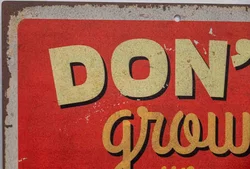 Vintage Blechschild „Don’t grow up it’s a trap“ 30x45 cm - Bild 2