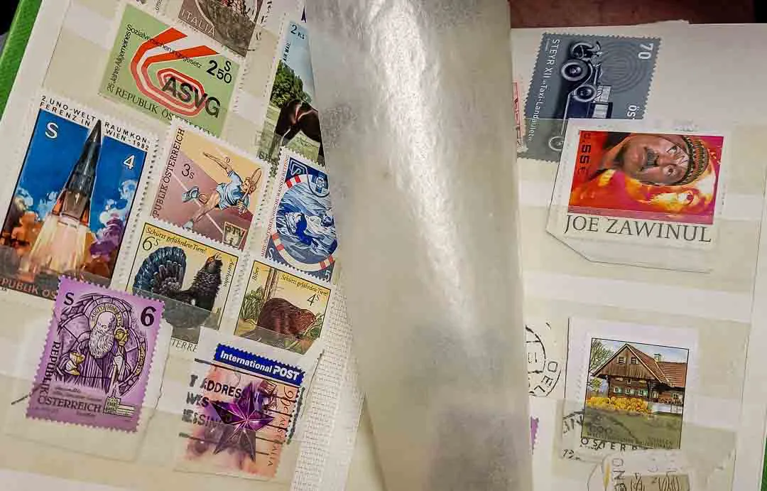 Vintage Briefmarken-Album – ca. 80 gestempelte Marken aus aller Welt - Bild 1