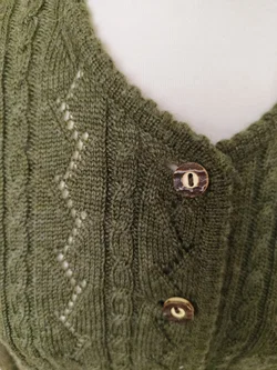 Cardigan aus 100% reiner Schurwolle Gr. S/M in olivgrün  - Bild 3