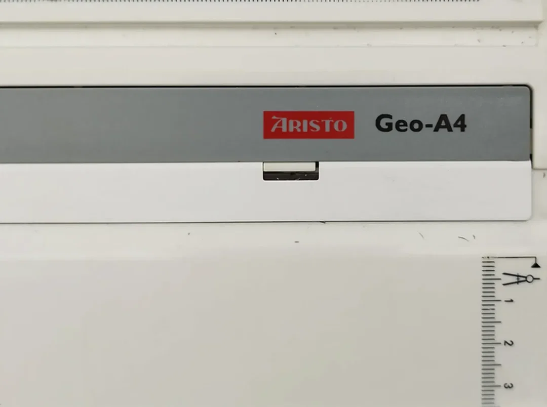 Aristo Zeichenplatte A4 GZ inkl. Tasche & TZ-Dreieck | Praktisches Schulset – Bild 3