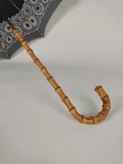 Vintage-Flanierschirm / Sonnenschirm / Damenschirm mit schönem Holzgriff - schwarz/grau mit Blumenmuster - Bild 4