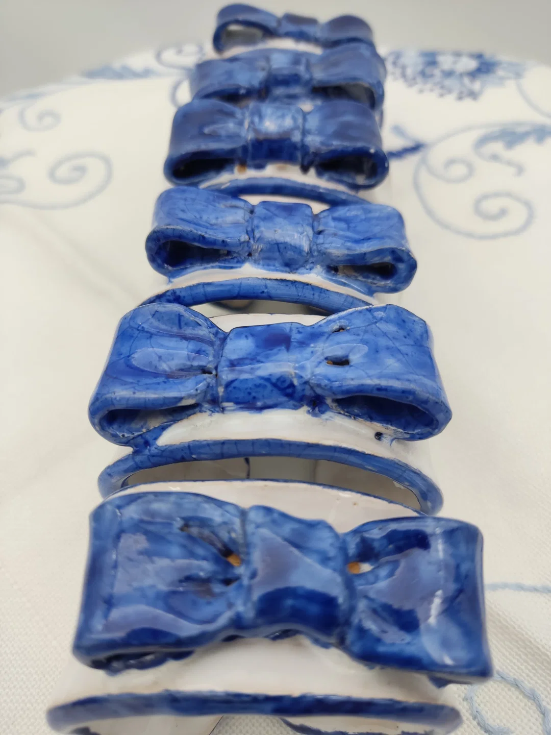 Keramik-Serviettenring mit Schleife 6er-Set | Blau-Weiß Design – Bild 7