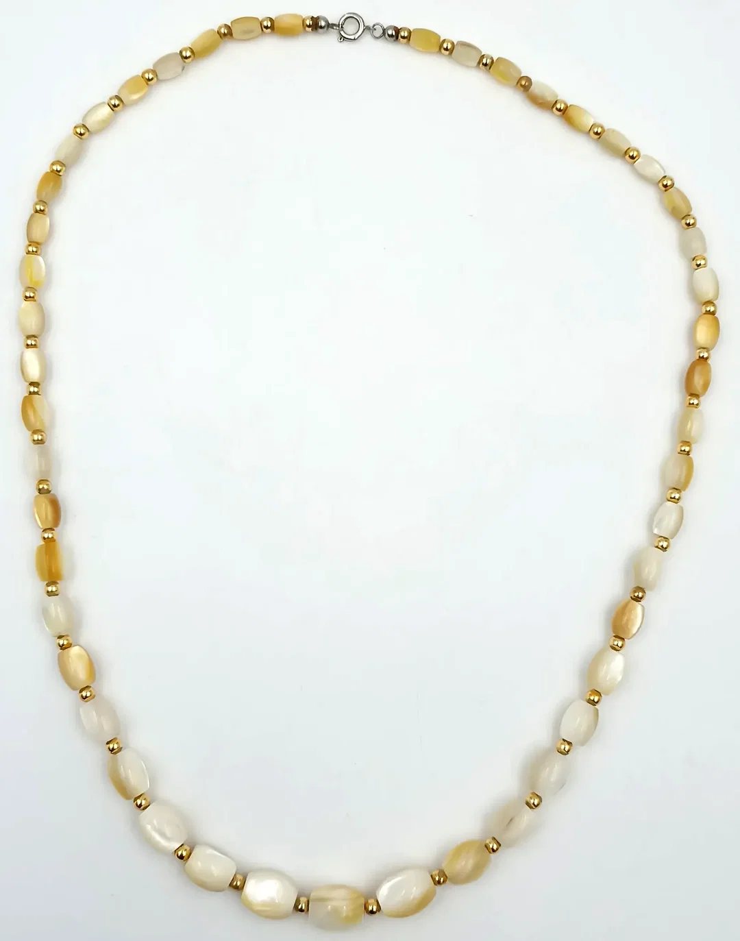 Vintage Halskette in Creme & Hellbraun mit goldfarbenen Akzenten – Bild 2
