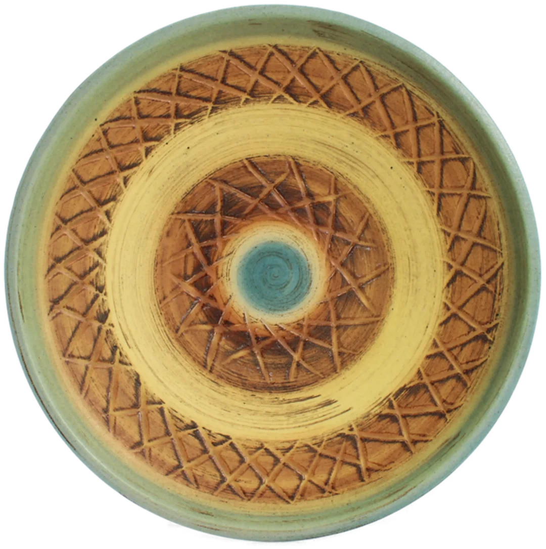 Handbemalter Keramikteller mit geometrisches Reliefmuster – rustikale Wand- oder Tischdeko  - Bild 1