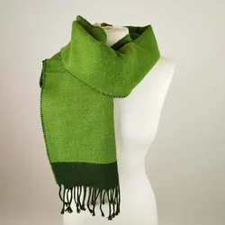 Grüner Schal mit Fransen - 160cm lang - Bild 2