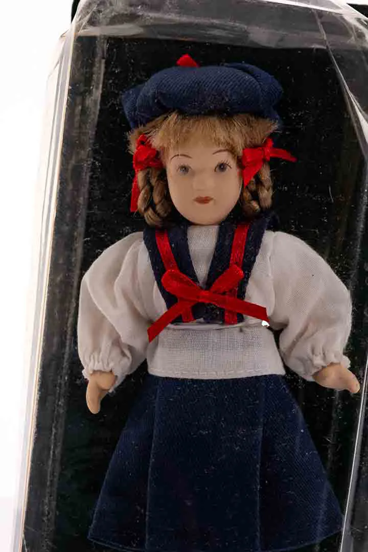  DE AGOSTINI Sammlerpuppe / Porzellanpuppe, Höhe 15cm – Bild 2
