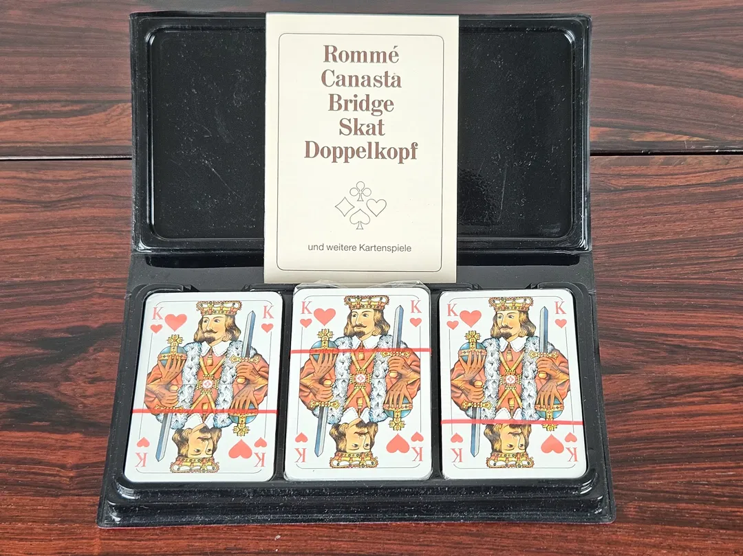 Romme, Canasta, Bridge, Skat, Doppelkopf und weitere Kartenspielen - Gesellschaftsspiel - Bild 1