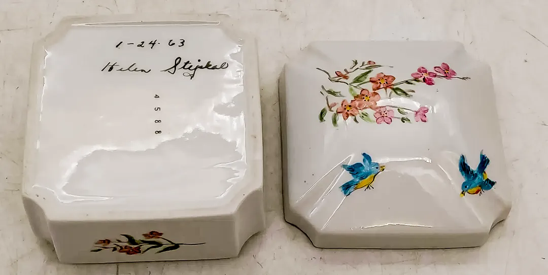Porzellan-Dose mit Vogelmotiv & Nestdekor 8,5 x 8,5 cm – Bild 2