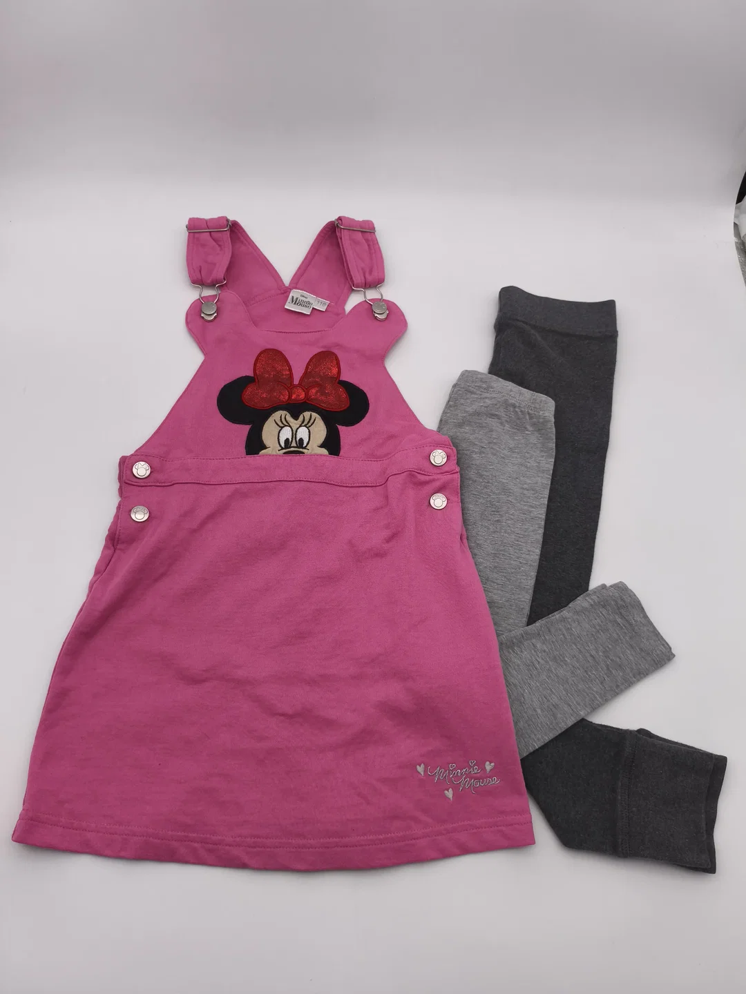 3 tlg. Bekleidungsset, Mädchen, Gr. 110/116, 1x Latzkleid "Minnie Mouse", 2x Leggins – Bild 1