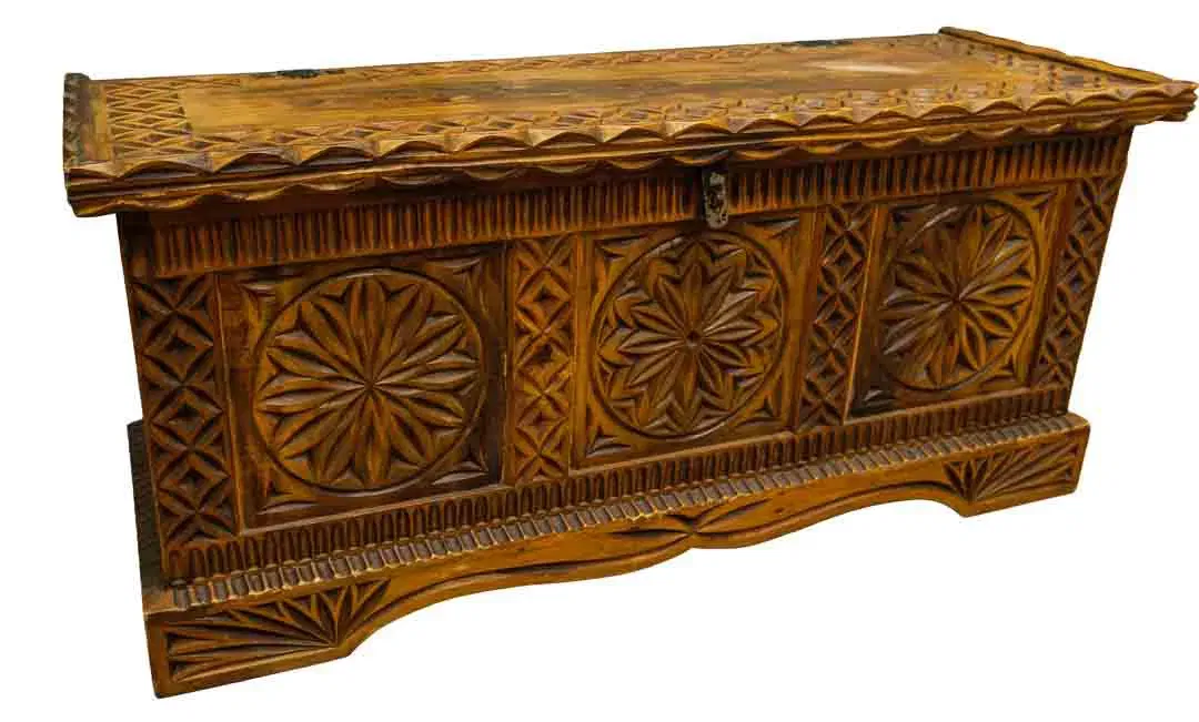 Handgeschnitzte Holztruhe / Banktruhe | Massivholz | Ornamente & Rosetten | Vintage / Landhaus - Bild 2