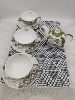 Porzellan 'Green Tee'-Set (Kanne, 3 Tassen mit Unterteller) von Paula Scaletta | Designer-Schatz – Vorschau 5