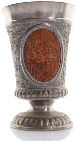 Historischer Zinnbecher mit Relief & Holzintarsie - Bild 1