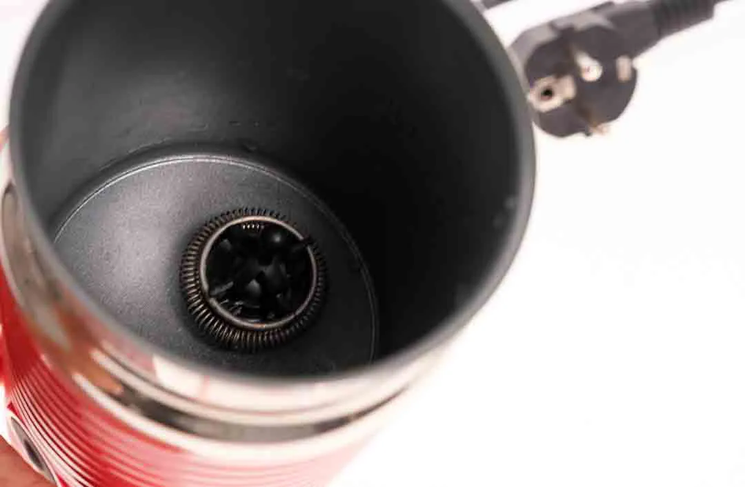 Nespresso Milchaufschäumer Aeroccino, rot, elektrischer Milchschäumer – Bild 2