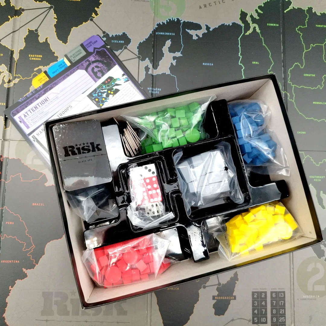 Hasbro Risk: Black Ops Brettspiel, limitierte Ausgabe | Englische Originalversion – Bild 2